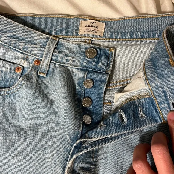 Levi's Light Blue Straight Leg Women's Jeans - Picture 4 of 6